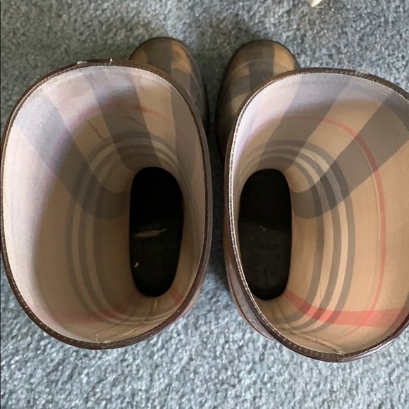 Burberry rain boots size 7 - Picture 4 of 6